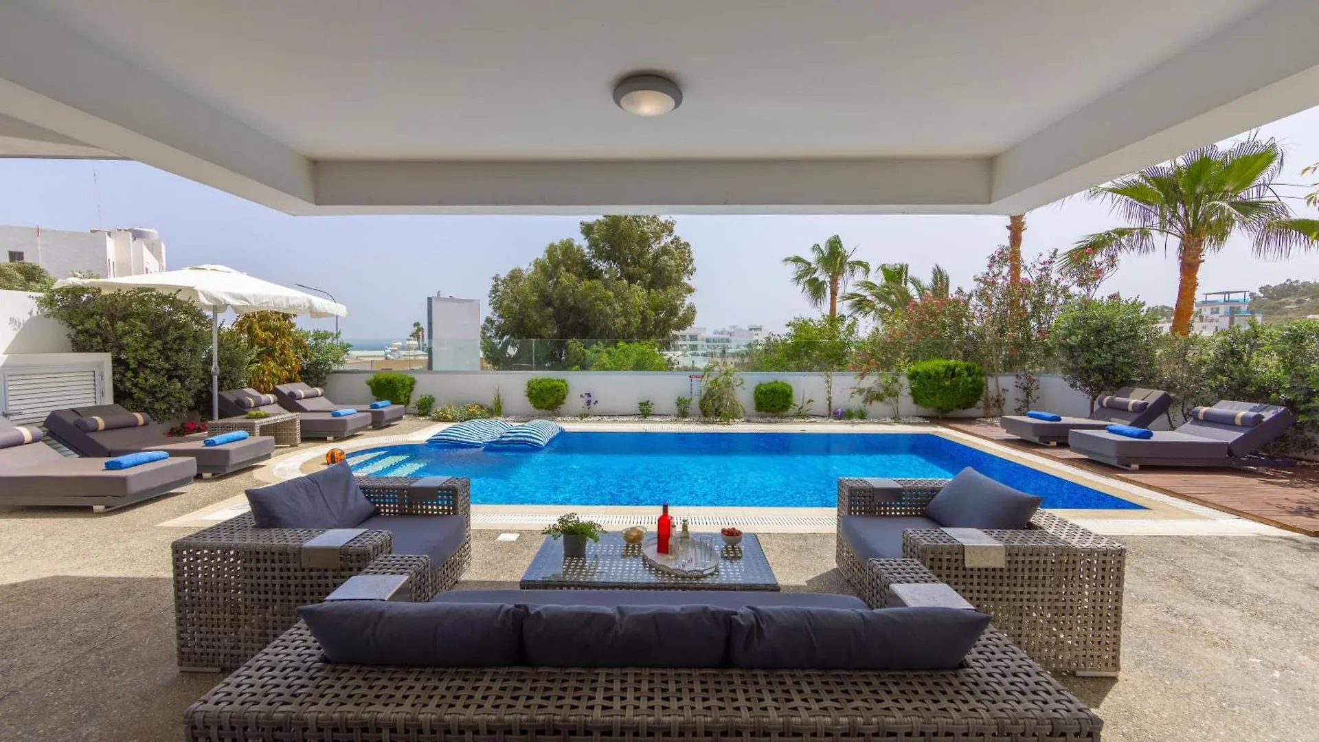 פרוטאראס Fig Tree Bay Residences 4