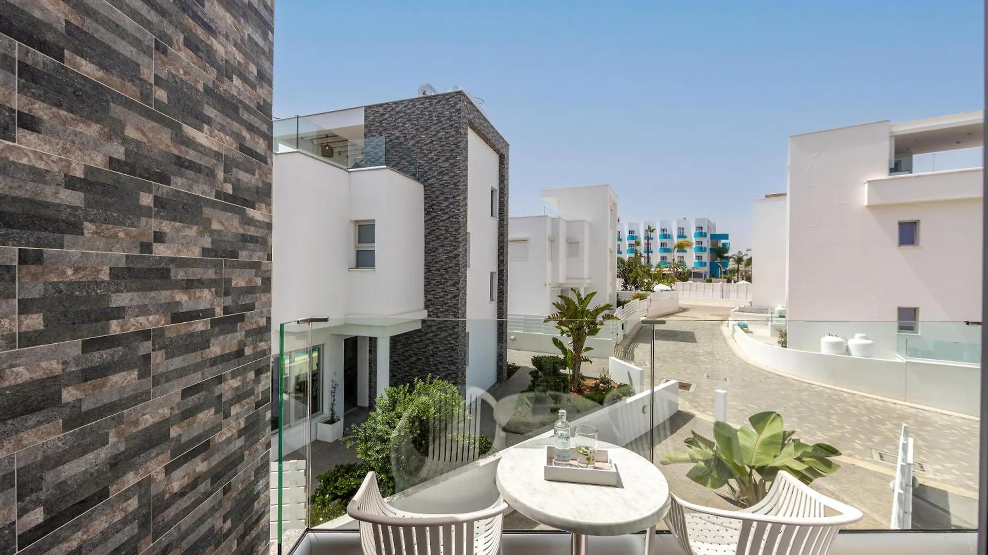 פרוטאראס Fig Tree Bay Residences 4