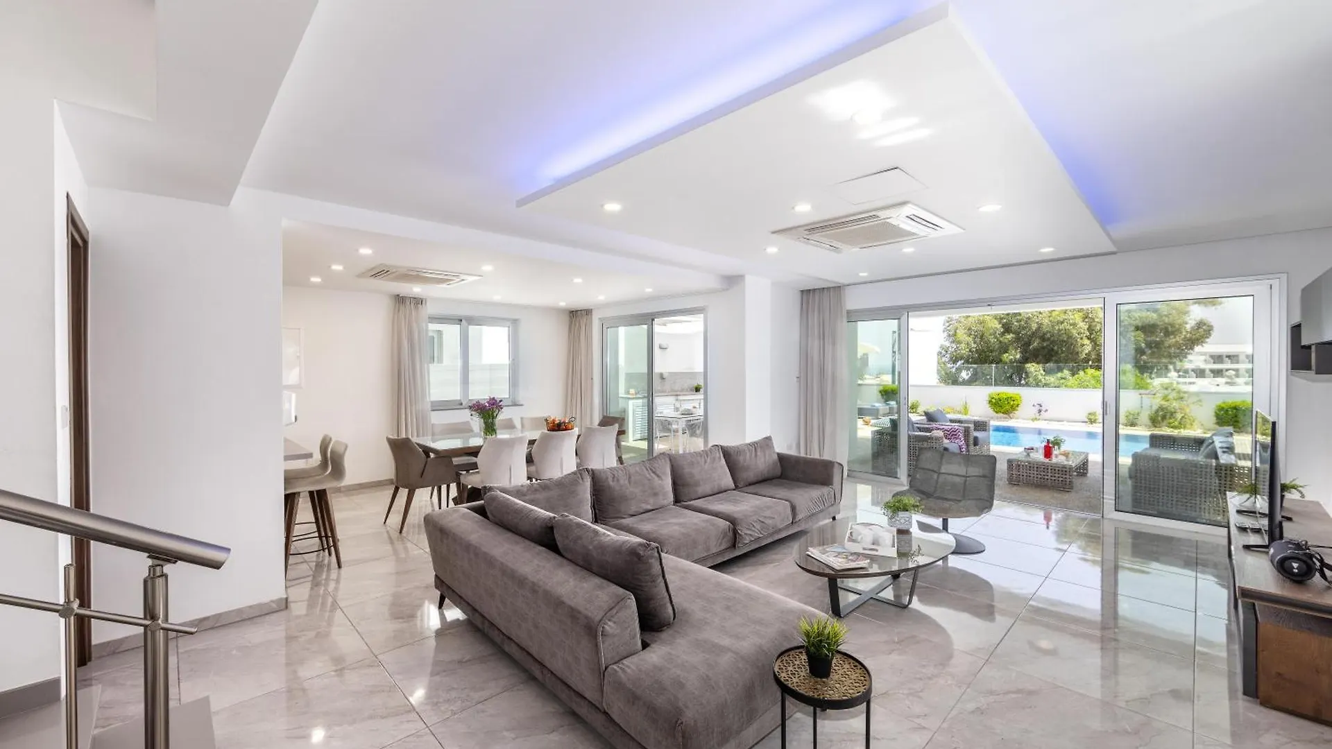 פרוטאראס Fig Tree Bay Residences 4